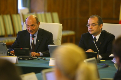 Băsescu discută cu parlamentarii PDL despre eventualitatea desemnării altui premier