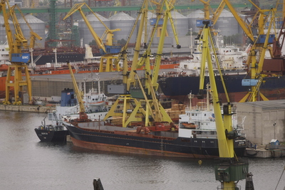 Ministerul Transporturilor va inventaria toate taxele şi impozitele operatorilor portuari