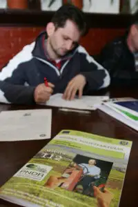 Peste 4.000 tineri vor bani de la UE pentru a se muta la sat şi a-şi înfiinţa ferme
