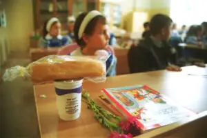Programul „Cornul şi laptele”, scos din joc după zece ani