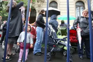 Coaliţia discută variantele de reducere a concediului maternal