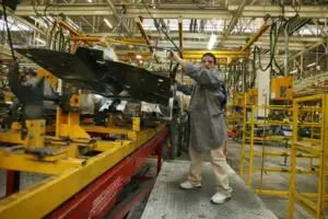 Peste 7.700 locuri de muncă vacante. Vezi unde te poţi angaja