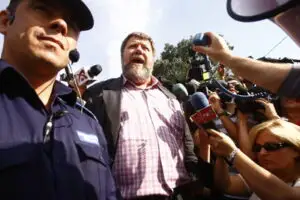 Hossu: Salariile bugetarilor ar trebui să revină la nivelul din 2009 si apoi să fie îngheţate