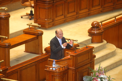 Băsescu: Parlamentarii votează după deget. Trebuie schimbată procedura de adoptare a legilor