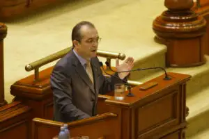 Guvernul vrea să combată munca la negru cu emisiuni TV şi mese rotunde