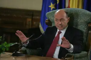 UPDATE: Băsescu:” Când cursul se depreciază iese la declaraţii Vasilescu, când cursul se apreciază iese Isărescu”