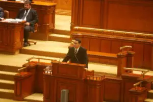 Ponta: Continuăm bătălia şi tot îi dăm jos