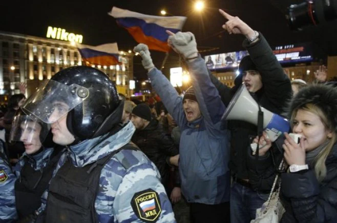 Moscova: Peste 20.000 de ruşi ies în stradă pentru a contesta rezultatul alegerilor
