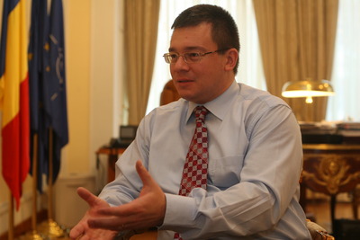Mihai-Răzvan Ungureanu a prezentat noul Cabinet