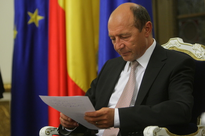 Băsescu: Retrimit în Parlament legile privind TVA-ul de 5% la alimente şi neimpozitarea pensiilor