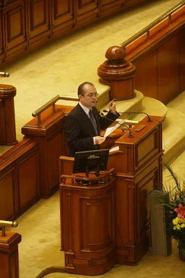 Ziua moţiunilor de cenzură pe legile salarizării bugetarilor