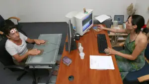 Stresul, violenţa şi hărţuirea asociate muncii sunt neglijate, chiar dacă afectează relaţiile interumane şii productivitatea muncii