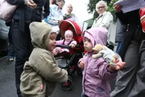 UPDATE: Ministrul Muncii reuşeşte să unească lideri PSD şi PDL împotriva iniţiativei de reducere a concediului maternal
