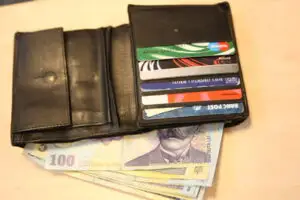 Guvernul ar putea majora salariul minim în 2011 la 670 lei
