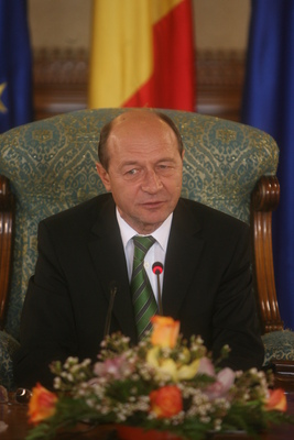 Băsescu: Vom avea creştere economică în 2011
