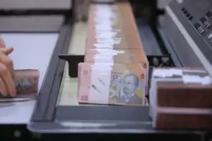 Problema retragerii de capital  din sistemul bancar nu este specifică României