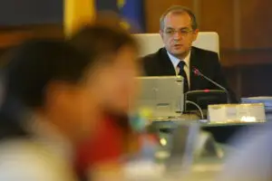 Guvernul vrea să-şi asume răspunderea şi pe Legea salarizării unitare
