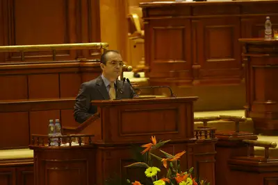 Boc: Guvernul îşi va asuma răspunderea pe Legea salarizări unitare, Parlamentul va primi documentul pe 22 noiembrie
