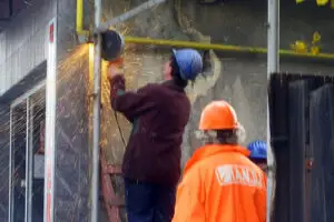Sindicatele şi patronatele refuză să discute modificările Codului Muncii propuse de investitorii străini