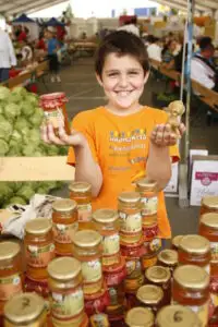 Mierea, tot mai ieftină pe fondul creşterii producţiei şi scăderii cererii