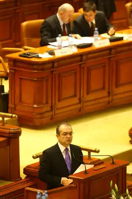 Guvernul îşi asumă joi răspunderea pe legile comasării alegerilor şi promovării judecătorilor la ÎCCJ