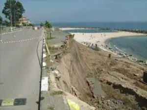 Falezele din Costinești, Tuzla, Eforie și Constanța vor fi reabilitate până în 2013