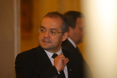 Boc: Coaliţia susţine semnarea Tratatului privind Uniunea Economică şi Monetară