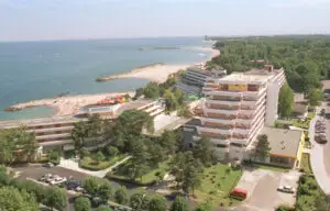 Noul Cod Fiscal: Proprietarii locaţiilor turistice de pe Litoral care ţin deschis mai mult de 6 luni vor plăti 50% din impozit