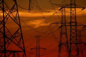 Guvernul cere liberalizarea preţurilor la curent pentru consumatorii casnici până în 2017 şi industriali până în 2013