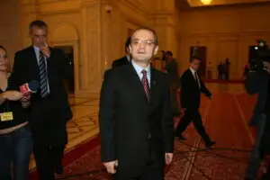 Boc: „Guvernul poate iniţia un proiect de lege referitor la confiscarea averilor ilicite”