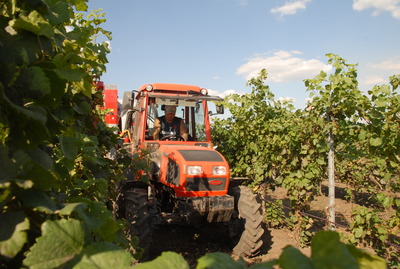 Utilaje agricole de un million euro achiziţionate printr-un proiect european
