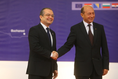 Băsescu: Trebuie găsite soluţii pentru restabilirea încrederii în Executiv