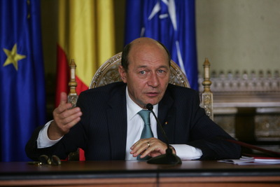 Băsescu pleacă la Bruxelles pentru semnarea Tratatului de guvernanţă fiscală