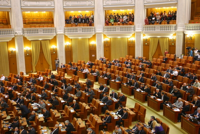 Bugetul pe anul viitor, dezbătut de Parlament pe 12 decembrie