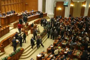 UPDATE. Legea se întoarce la comisii. Deputaţii decid astăzi dacă ne obligă să ne asigurăm de două ori locuinţa