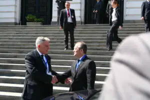 România îşi menţine ţinta de aderare la euro pentru 2015