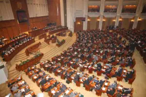 Legea salarizării bugetarilor în 2011 a fost adoptată. Moţiunea de cenzură a căzut
