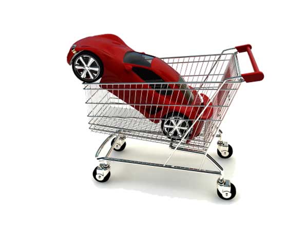 Românii cumpără din ce în ce mai puţine maşini