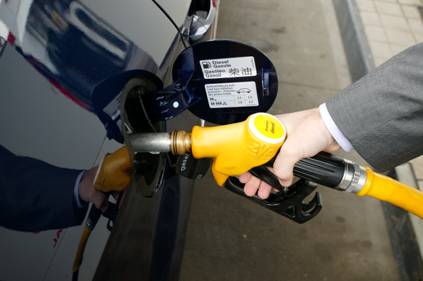 Ponta: „Vom introduce o acciză de 0,7 cenţi la litrul de carburant”