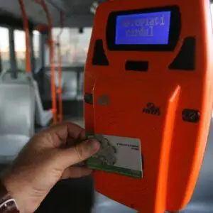 Bucureştenii vor cumpăra un singur bilet pentru metrou şi RATB