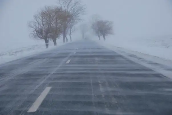 Circulaţia este întreruptă pe şapte sectoare de drumuri naţionale