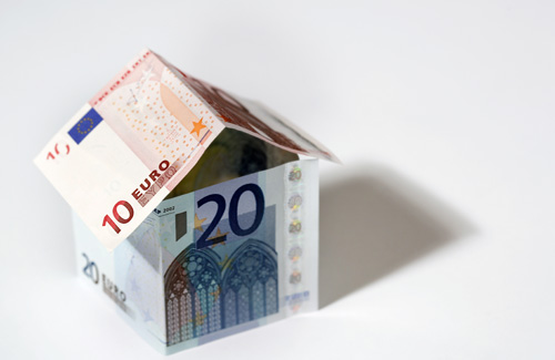 Când vor putea românii să îşi ia credite din străinătate, pentru cumpărarea unei case