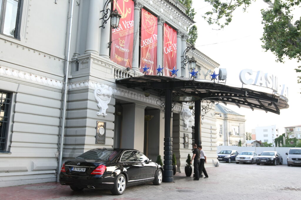 Proprietarul restaurantului Casa Vernescu şi al Casino Palace şi-a cerut insolvenţa