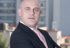 Numărul românilor care vor putea accesa credite pentru locuinţe în 2013 va scădea cu 15-22%