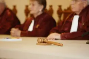 CCR amână decizia privind referendumul până în 12 septembrie