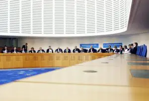 Angajații de la Finanțe și-au pierdut astăzi sporurile salariale la CEDO