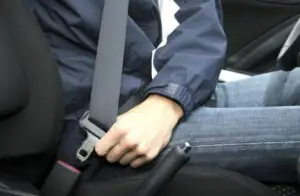 O MODIFICARE A CODULUI RUTIER A FOST RESPINSĂ! Statul nu vrea doar avertisment pentru nepurtarea centurii
