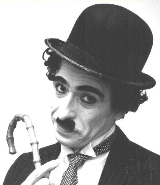 Pălăria şi bastonul lui Chaplin, scoase la licitaţie pentru 100.000 de dolari