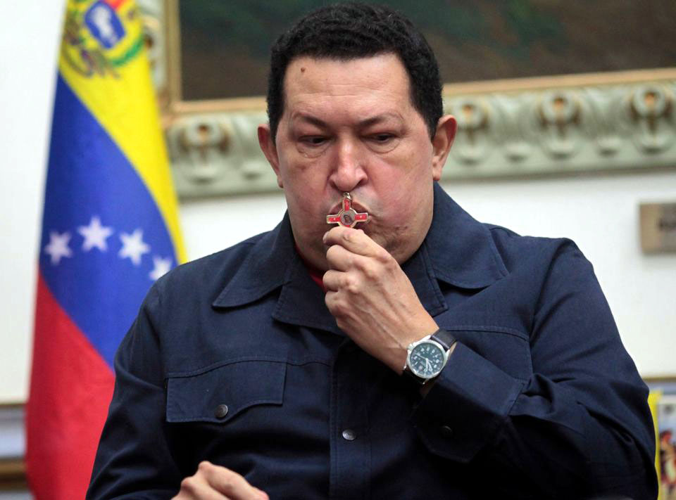Hugo Chavez se luptă pentru viața sa