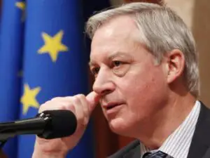 Christian Noyer: „Criza din Grecia nu afectează băncile franceze”
